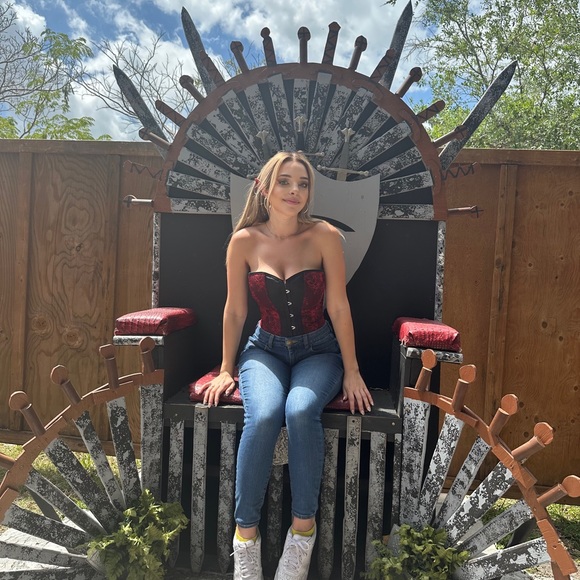 Meet your Posher, Anna - Picture 4 of 6